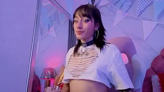 Layla Cullen online show from October 2, 2025, 7:32 pm