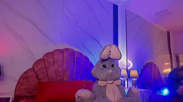 Layla Cullen online show from November 8, 2025, 7:34 pm