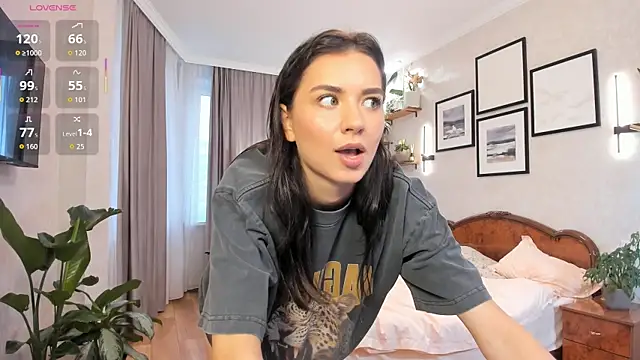 NicoleLuv online show from October 12, 2025, 1:10 pm