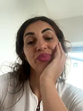 EmaSkyes online show from October 6, 2025, 7:50 am