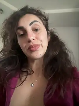 EmaSkyes online show from October 30, 2025, 8:16 am