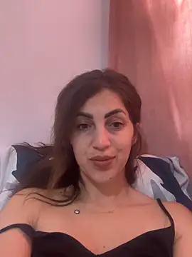 EmaSkyes online show from November 17, 2025, 6:41 am