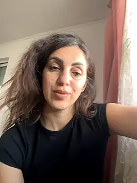 EmaSkyes online show from November 26, 2025, 9:54 am