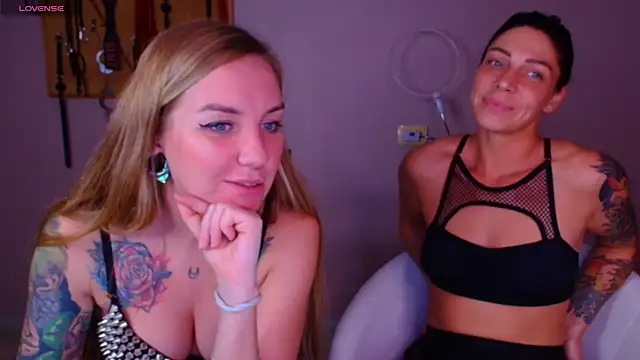 Carrie Moonshine online show from October 7, 2025, 8:28 pm