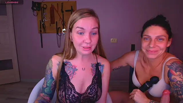 Carrie Moonshine online show from October 13, 2025, 2:00 am