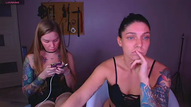 Carrie Moonshine online show from October 23, 2025, 7:01 pm