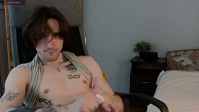 Snapshot of misterhult chatting on January 17, 2025, 12:42 pm misterhult online show from January 17, 2025, 12:42 pm