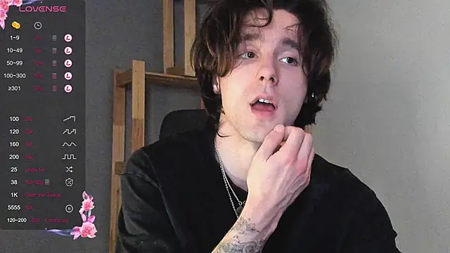 Snapshot of misterhult chatting on January 30, 2025, 5:28 pm misterhult online show from January 30, 2025, 5:28 pm