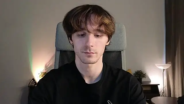 Snapshot of misterhult chatting on October 3, 2025, 2:36 pm misterhult online show from October 3, 2025, 2:36 pm
