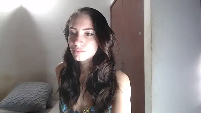 aurelialux online show from March 4, 2025, 9:00 pm