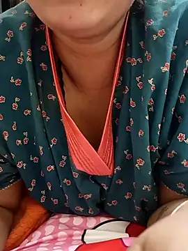 Snapshot of kaamuk_shweta chatting on March 14, 2025, 6:18 pm kaamuk shweta online show from March 14, 2025, 6:18 pm