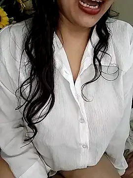 Snapshot of kaamuk_shweta chatting on October 4, 2025, 9:18 am kaamuk shweta online show from October 4, 2025, 9:18 am