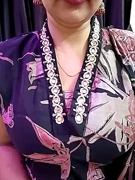 Snapshot of kaamuk_shweta chatting on October 23, 2025, 5:33 pm kaamuk shweta online show from October 23, 2025, 5:33 pm