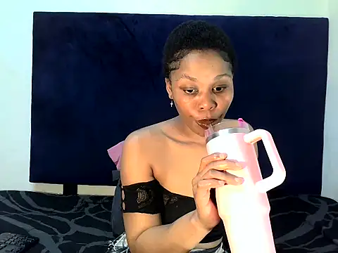 ReginaStar16 online show from September 17, 2025, 7:37 pm