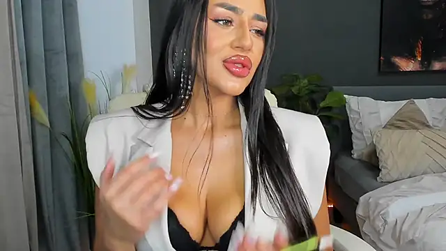 Snapshot of Sonia__Rey chatting on October 12, 2025, 12:20 am Sonia Rey online show from October 12, 2025, 12:20 am