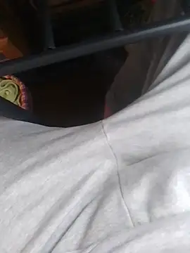 Snapshot of krissraw chatting on December 18, 2025, 10:43 am krissraw online show from December 18, 2025, 10:43 am