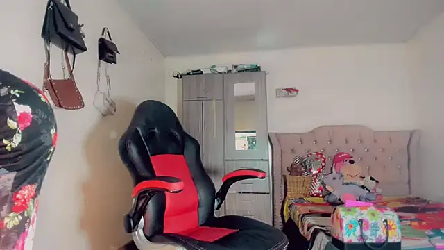 Oriana braom online show from October 15, 2025, 7:14 pm