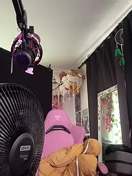 Snapshot of pawmistry chatting on March 2, 2025, 9:43 pm pawmistry online show from March 2, 2025, 9:43 pm