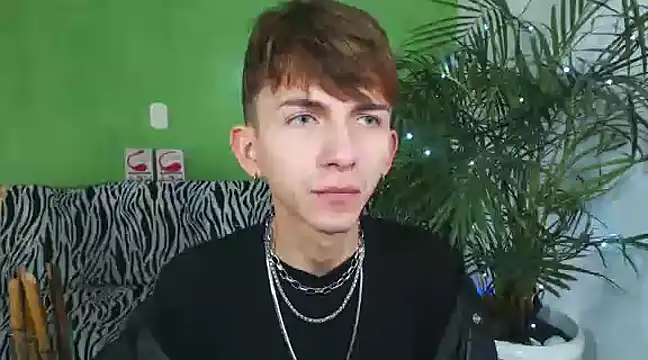 Snapshot of smallgiant27 chatting on January 5, 2025, 7:39 pm smallgiant27 online show from January 5, 2025, 7:39 pm