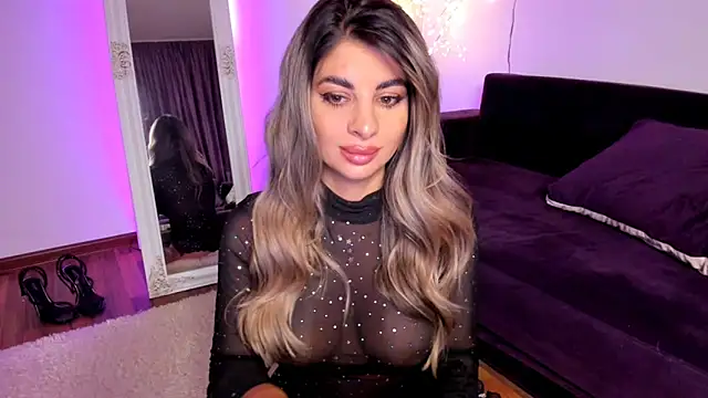 Queenofyouredreams online show from May 17, 2026, 9:55 pm
