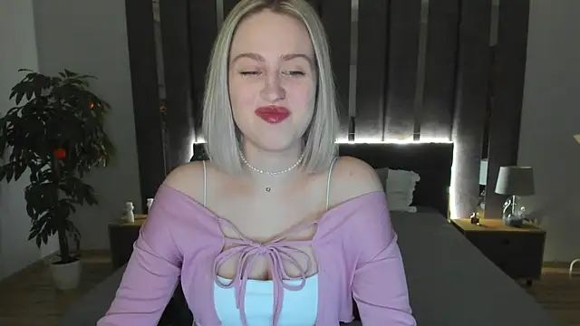 Snapshot of _Sarah_Soul_ chatting on December 23, 2024, 12:57 am Sarah Soul online show from December 23, 2024, 12:57 am