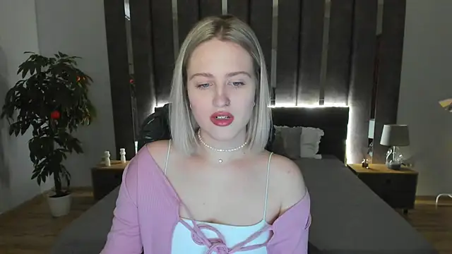 Snapshot of _Sarah_Soul_ chatting on December 23, 2024, 4:01 am Sarah Soul online show from December 23, 2024, 4:01 am