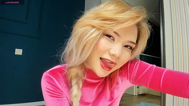 Xiao Mei  online show from December 12, 2024, 2:37 am