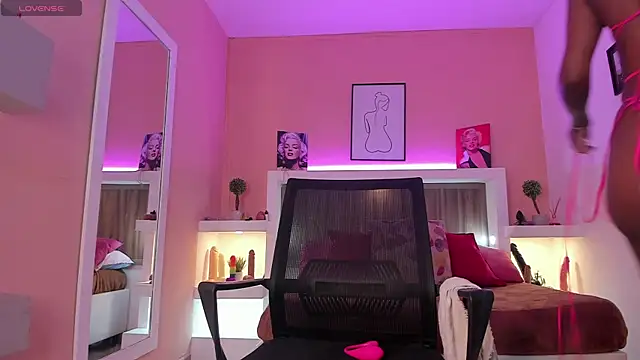 Snapshot of Renata_Foxx2 chatting on January 31, 2025, 1:23 pm Renata Foxx2 online show from January 31, 2025, 1:23 pm