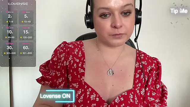 NaughtyWifeUK online show from February 18, 2025, 2:59 pm