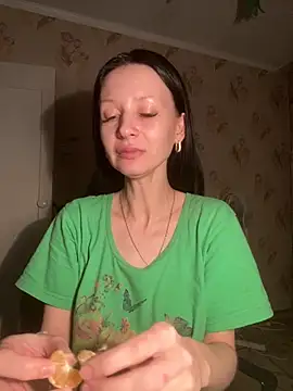 Starry Siren online show from November 24, 2025, 3:34 pm