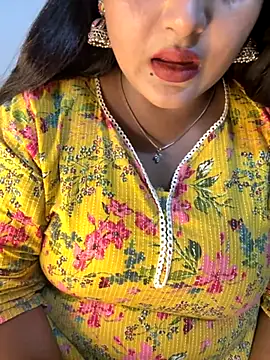 Ayesha mahi online show from October 25, 2025, 9:06 am