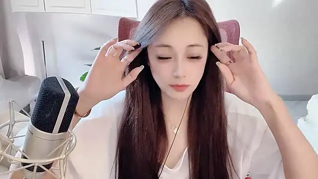 Snapshot of Daisy-77 chatting on September 29, 2025, 5:34 am Daisy-77 online show from September 29, 2025, 5:34 am