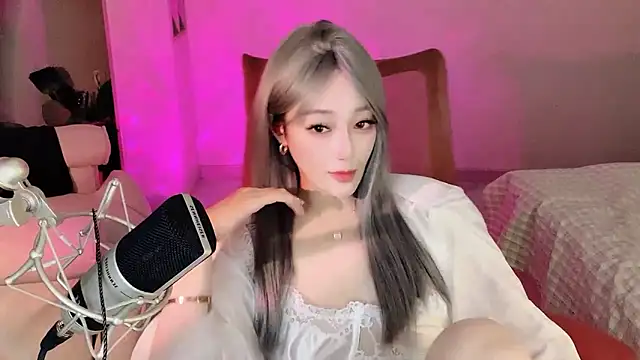 Snapshot of Daisy-77 chatting on October 20, 2025, 1:44 pm Daisy-77 online show from October 20, 2025, 1:44 pm