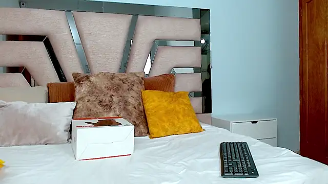 Snapshot of cintia_hills chatting on January 15, 2025, 4:04 am cintia hills online show from January 15, 2025, 4:04 am