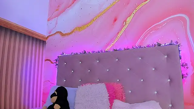 Snapshot of Daisy__rose chatting on February 19, 2025, 11:06 am Daisy rose online show from February 19, 2025, 11:06 am