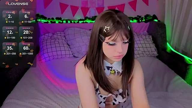 Snapshot of MonikaMayson chatting on November 25, 2025, 5:40 am MonikaMayson online show from November 25, 2025, 5:40 am