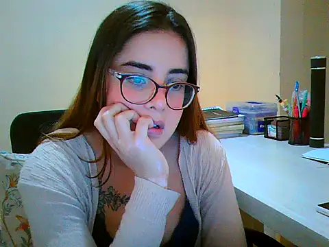 maliamiller online show from November 8, 2025, 8:47 am