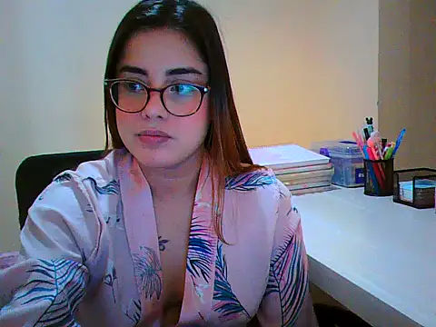 maliamiller online show from November 28, 2025, 1:41 am