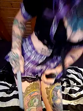 Snapshot of Purple_Coffin666 chatting on February 5, 2025, 4:14 pm Purple Coffin666 online show from February 5, 2025, 4:14 pm