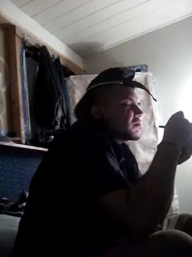 Snapshot of KeptupHack chatting on November 20, 2025, 12:44 am KeptupHack online show from November 20, 2025, 12:44 am