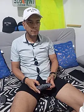 latinmartin73 online show from October 16, 2025, 12:11 am