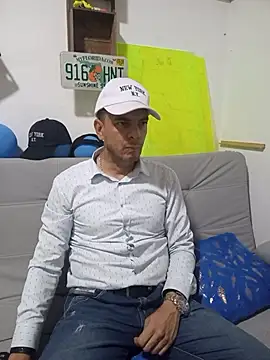 latinmartin73 online show from October 24, 2025, 12:19 am