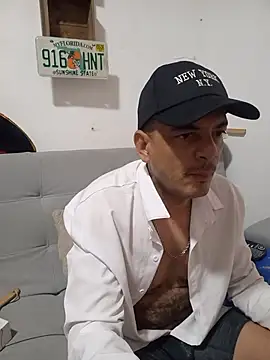 latinmartin73 online show from November 2, 2025, 7:05 pm