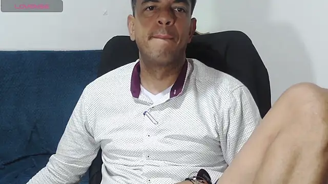 Snapshot of latinmartin73 chatting on May 14, 2026, 1:01 am latinmartin73 online show from May 14, 2026, 1:01 am