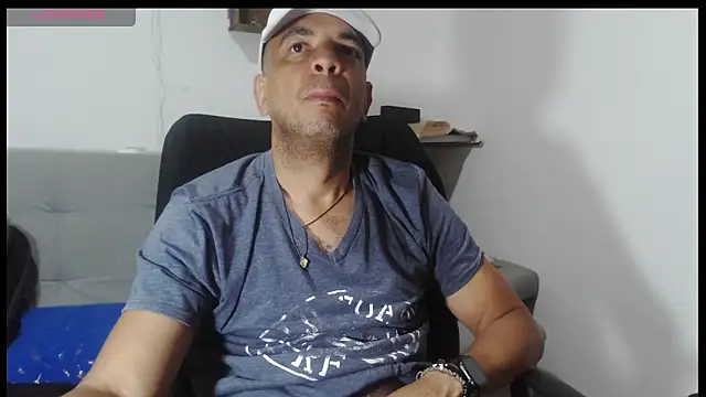 Snapshot of latinmartin73 chatting on May 18, 2026, 5:46 am latinmartin73 online show from May 18, 2026, 5:46 am