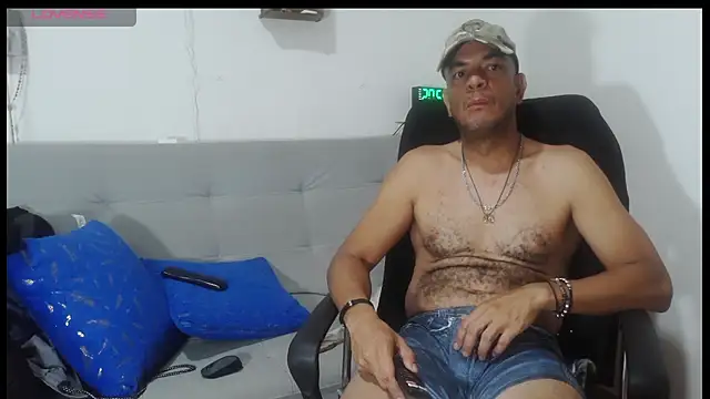 Snapshot of latinmartin73 chatting on May 19, 2026, 1:56 am latinmartin73 online show from May 19, 2026, 1:56 am