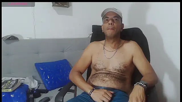 Snapshot of latinmartin73 chatting on May 23, 2026, 1:11 am latinmartin73 online show from May 23, 2026, 1:11 am