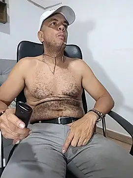 Snapshot of latinmartin73 chatting on June 4, 2026, 12:38 am latinmartin73 online show from June 4, 2026, 12:38 am