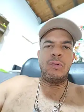 latinmartin73 online show from June 30, 2026, 4:46 am