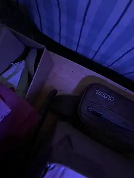 jovenestraviesos online show from November 14, 2025, 10:07 pm